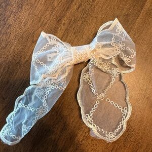 NWOT White Lace Embroidered Bow Hair Clip Long Tail Sheer Tulle Barrette